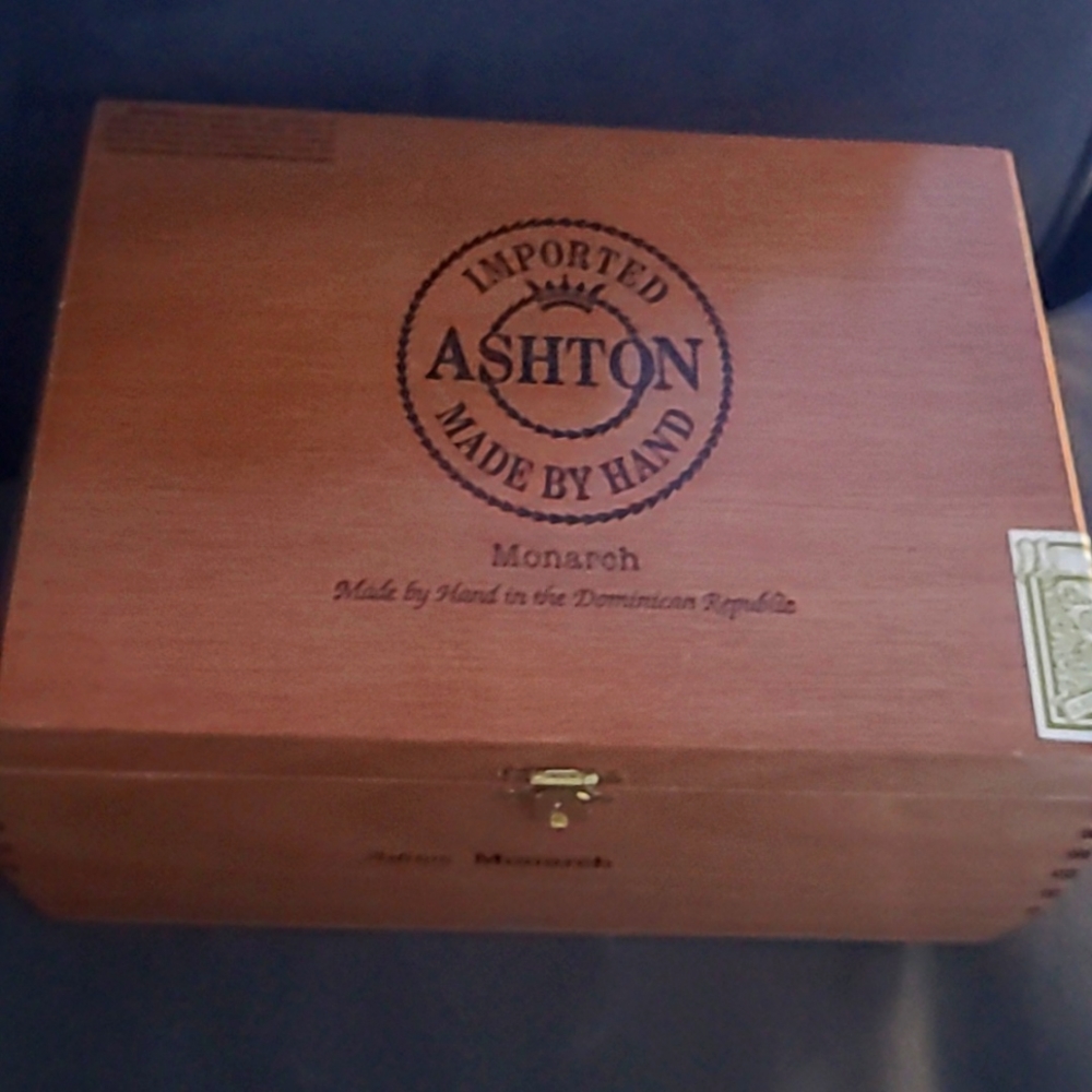 Ashton Cigar box (empty)
